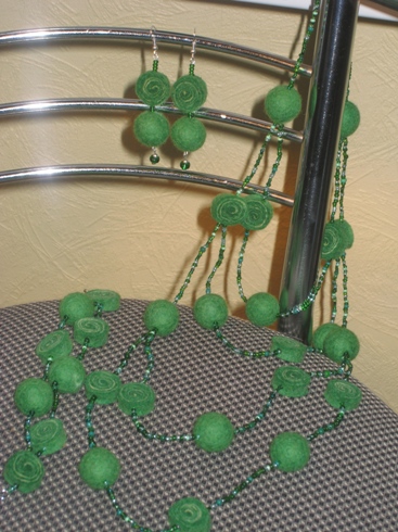 Lush green felt rinkinukas