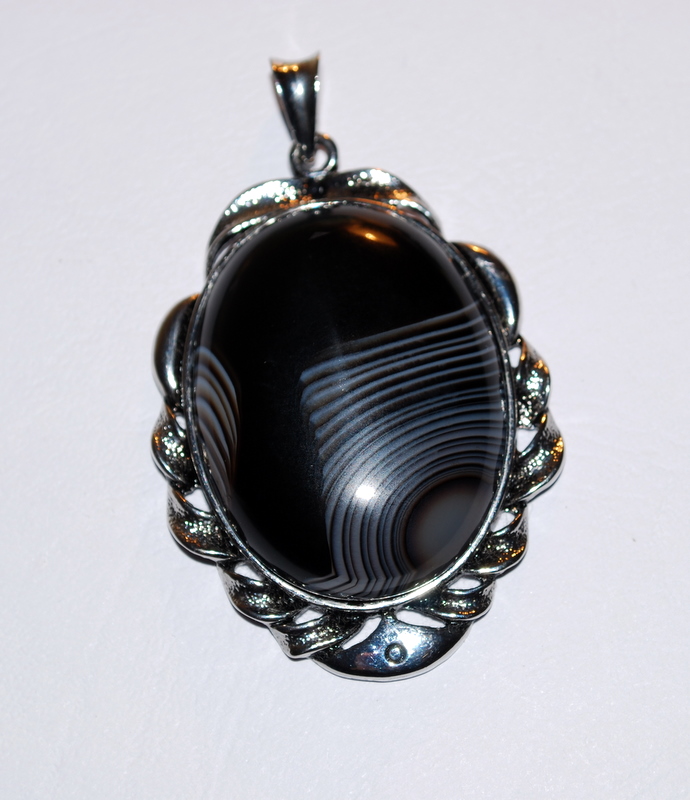 Pendant with sardonyx