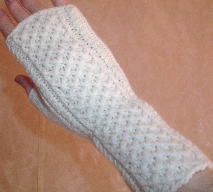 knitted wristlets picture no. 3