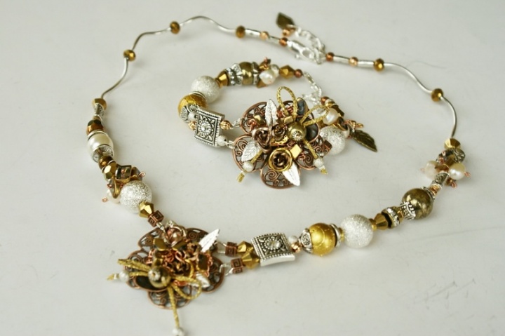 Bracelet and necklace " bouquet "