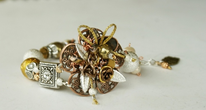 Bracelet and necklace " bouquet " picture no. 2