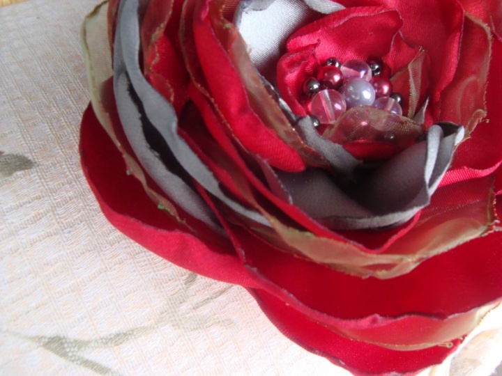 Brooch-flower with red petals of gray picture no. 2