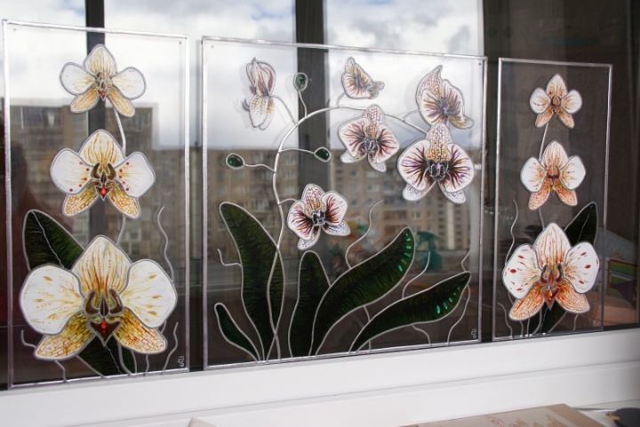 The painting on glass " orhideja "