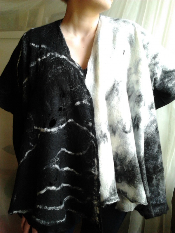 Black and white kimono picture no. 2