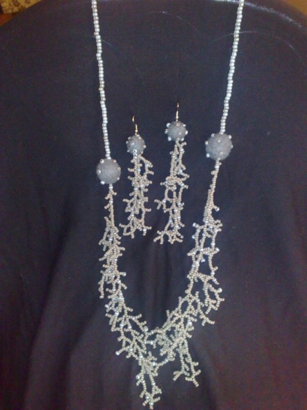 Earrings and necklace picture no. 2