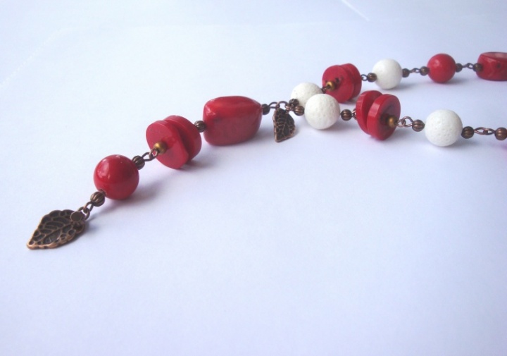 Red and white coral necklace