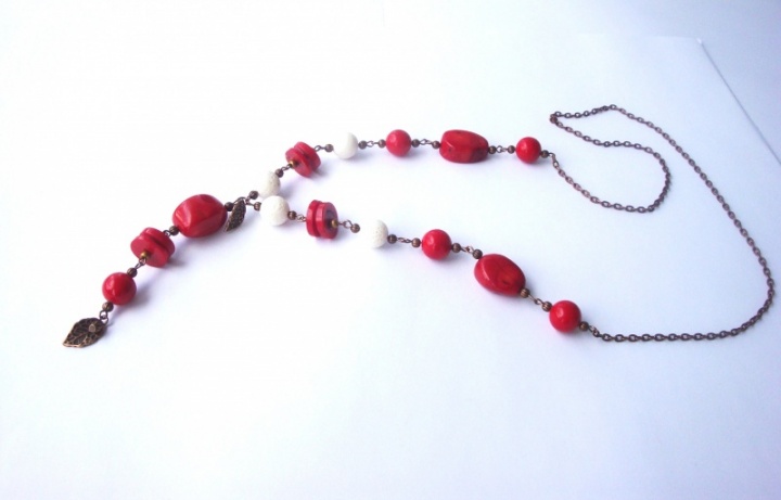 Red and white coral necklace picture no. 2