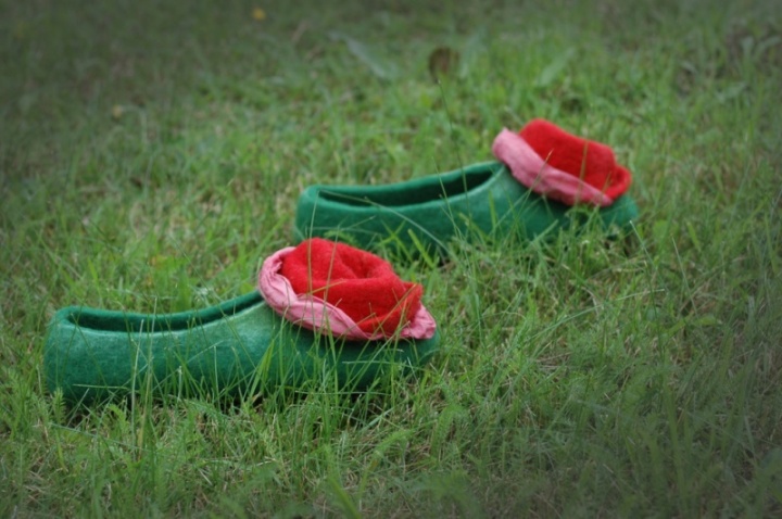 Green slippers with red wind you picture no. 2