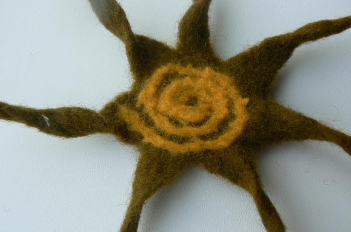 Brooch-Stranded starfish with kringeliu