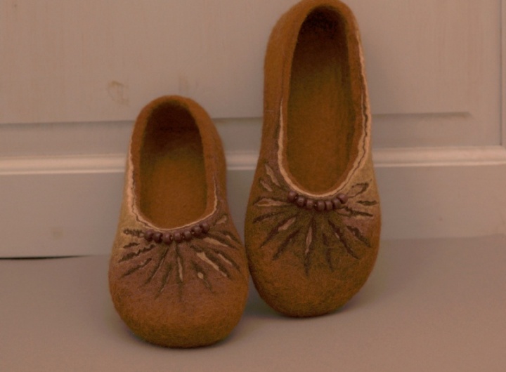 Autumn felted slippers