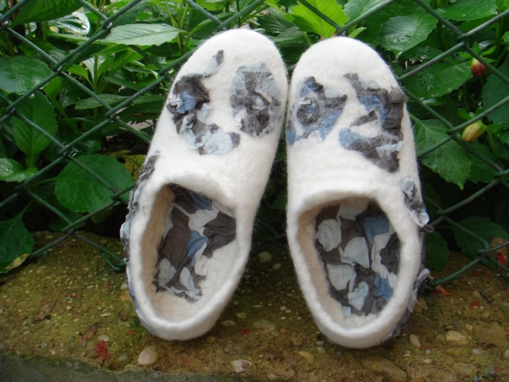 White slippers. picture no. 2