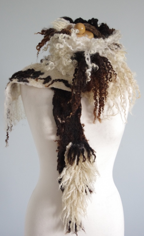 Natural wool scarf