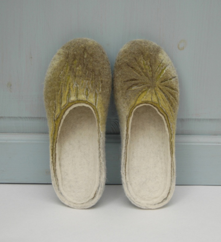 Moss different slippers