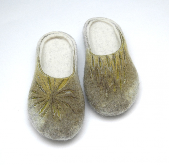 Moss different slippers picture no. 2