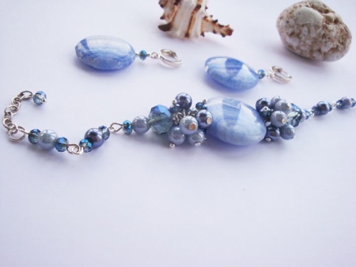 Blue jadeite jewelry picture no. 2