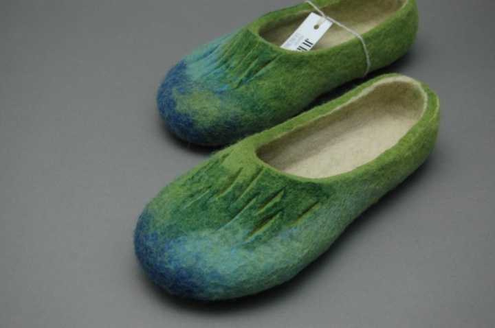 Green convivial slippers picture no. 2