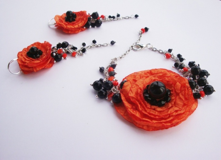 Small Poppies. Bracelet and earrings picture no. 2