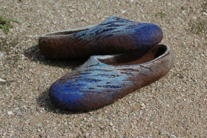 Blue brown slippers picture no. 3