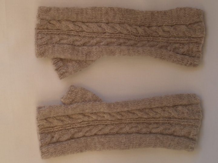 Woolen wristlets picture no. 2