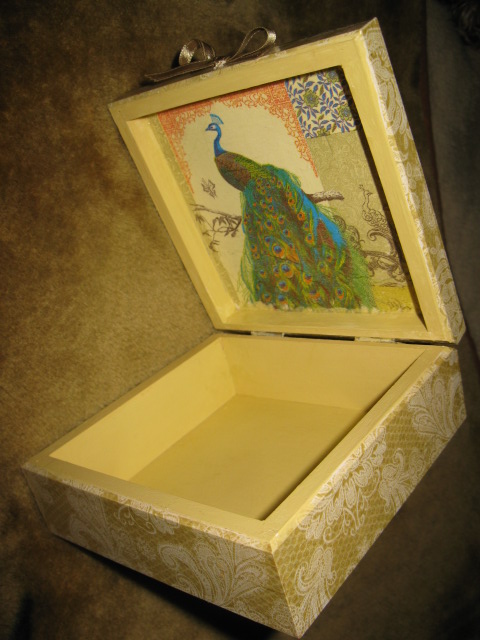 Box Peacock picture no. 3