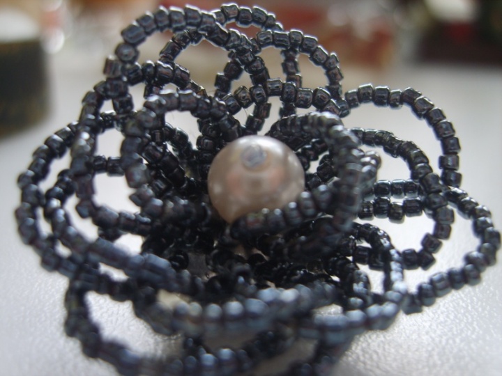 Black brooch}