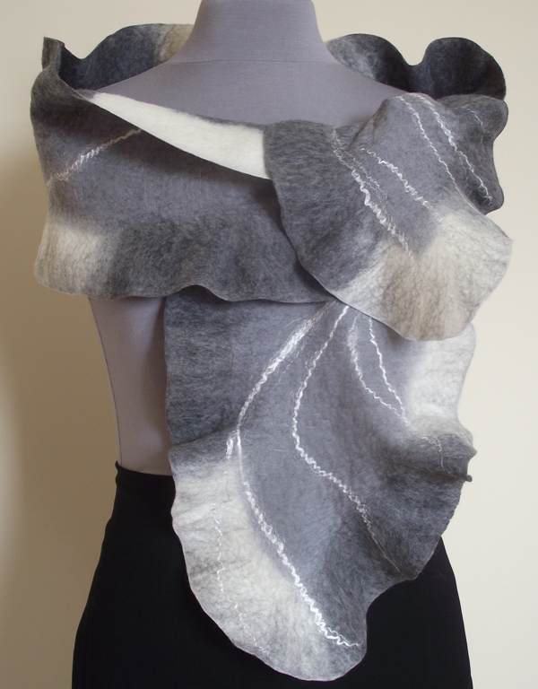 white-gray scarf picture no. 2