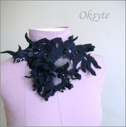 black collar with fur