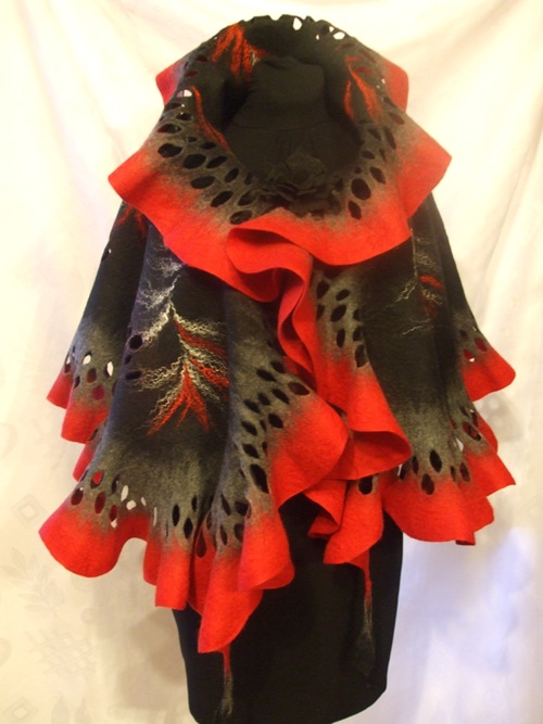 Black and red party felting processes picture no. 3