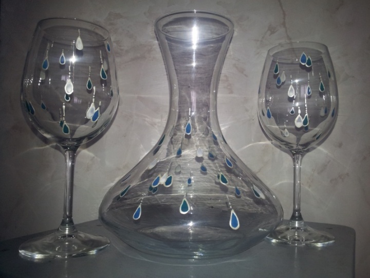 Decanter and two glasses of wine