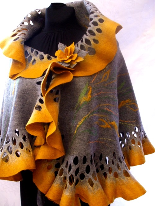 Gray-yellow felting processes country picture no. 2