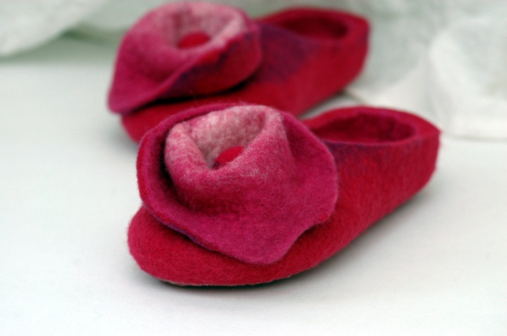 Cyclamen-colored slippers