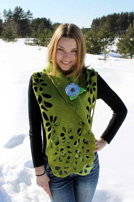 Scarf " Green flower "