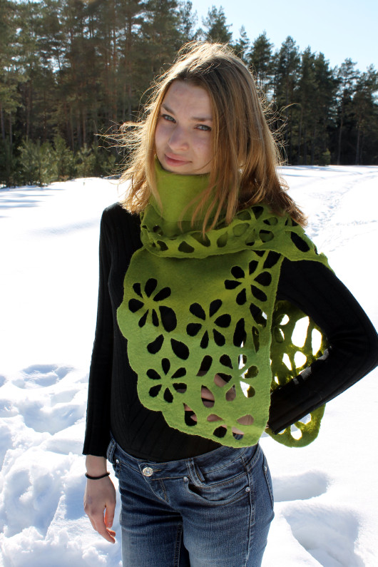 Scarf " Green flower " picture no. 2