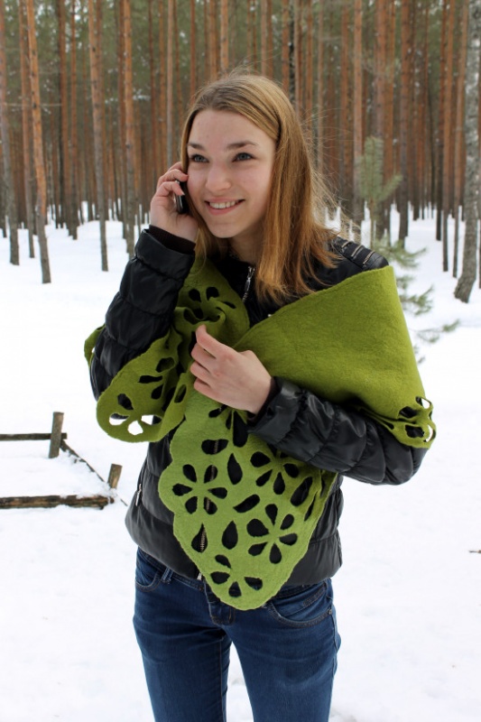 Scarf " Green flower " picture no. 3