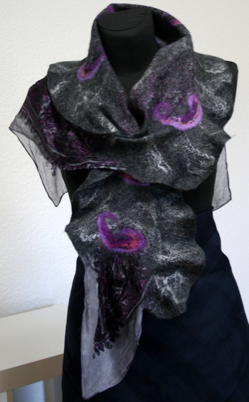 Scarf " Purple drops "