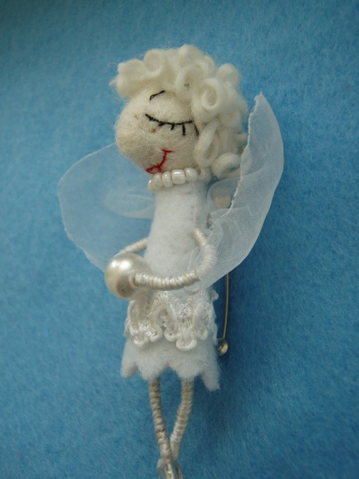 angel brooch picture no. 2