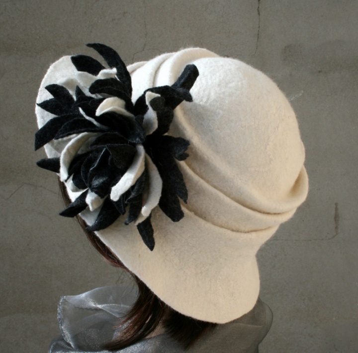 Hat " Black Astras "