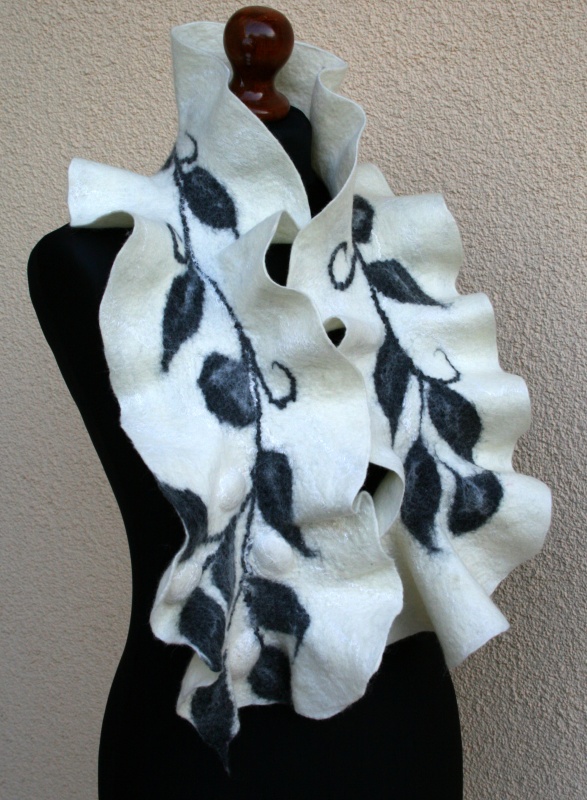 Scarf " Buds " picture no. 2