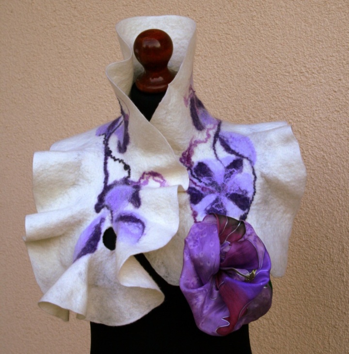 Scarf " violet poppies "