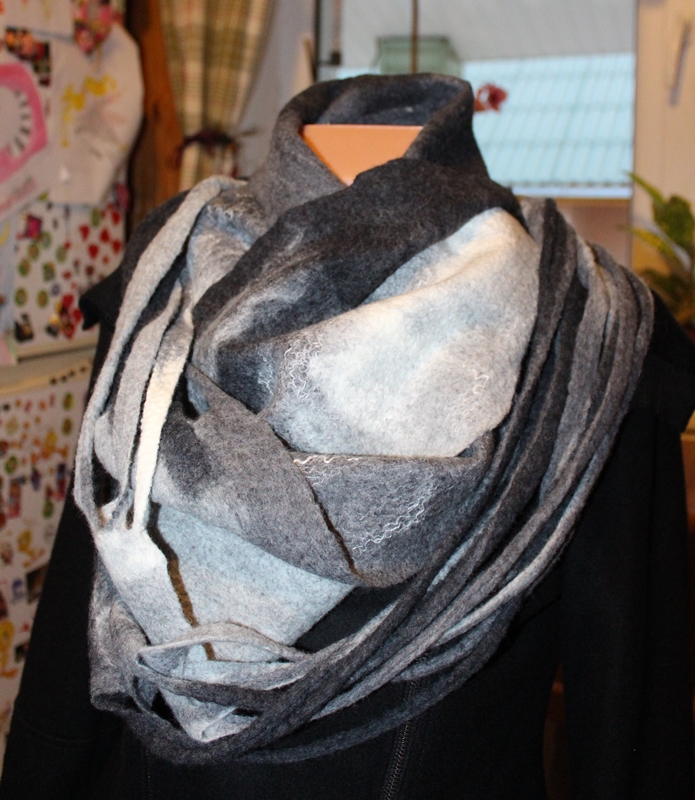 Scarf-hood " gray & quot ;.