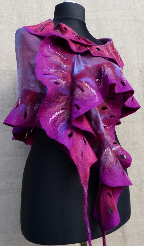 Fuchsia - Baktusas felting processes picture no. 2