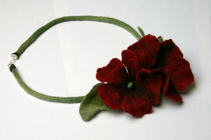 Necklace " deep red flowers "