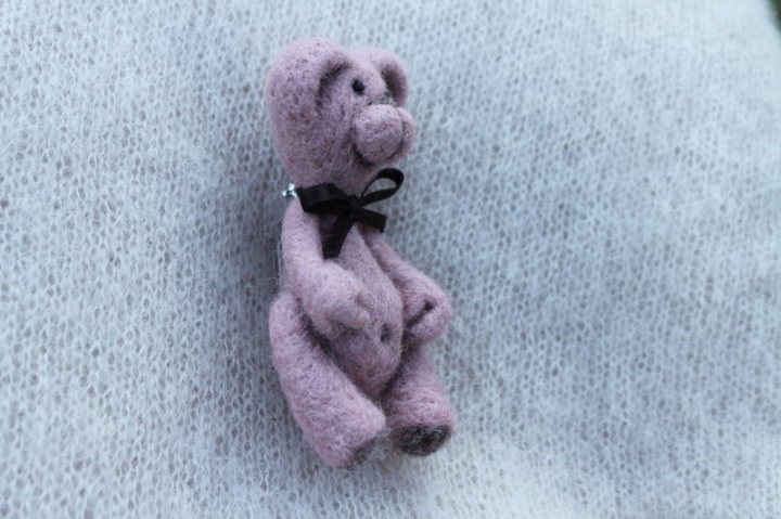 Teddy bear brooch picture no. 2