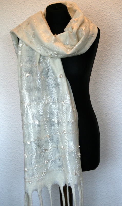 Scarf " white to white, snowy ... "