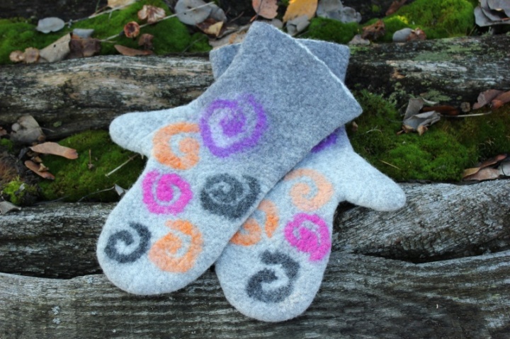 feminine felted gloves