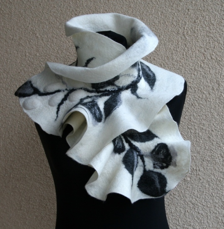 Scarf " gray bloom "