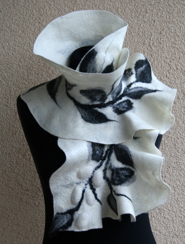 Scarf " gray bloom " picture no. 2