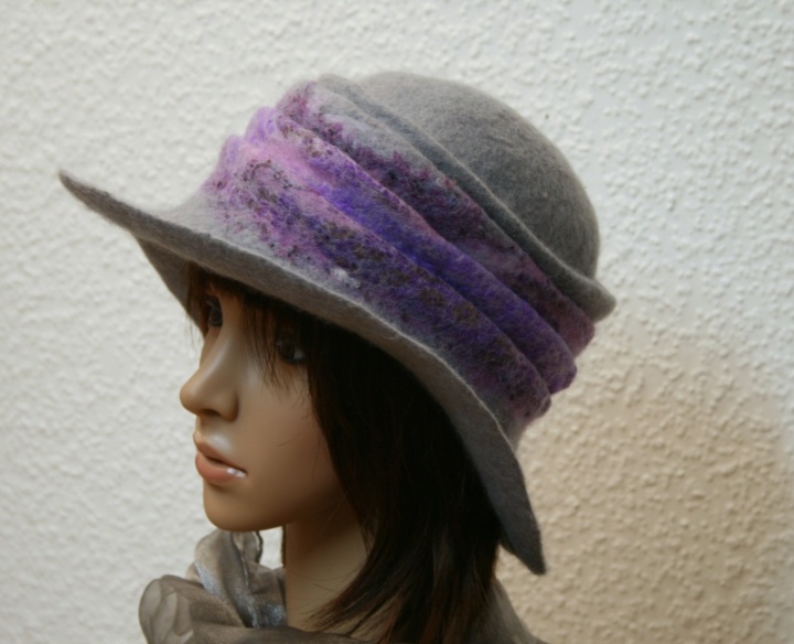 Hat " gray and purple " picture no. 2