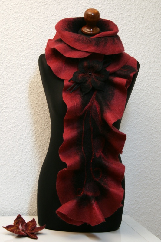 Scarf " Moving and raspberry " picture no. 2