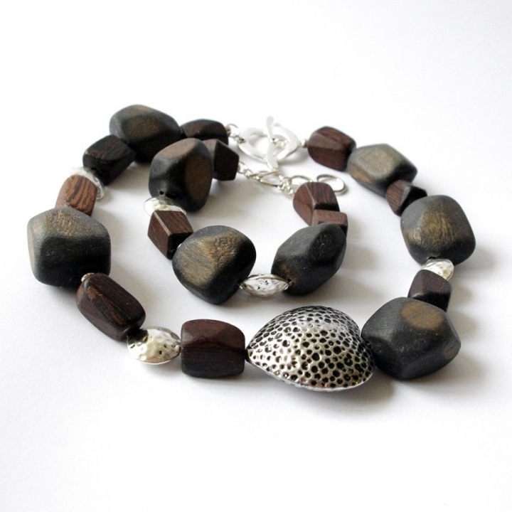 A heated heart - beads necklace picture no. 3